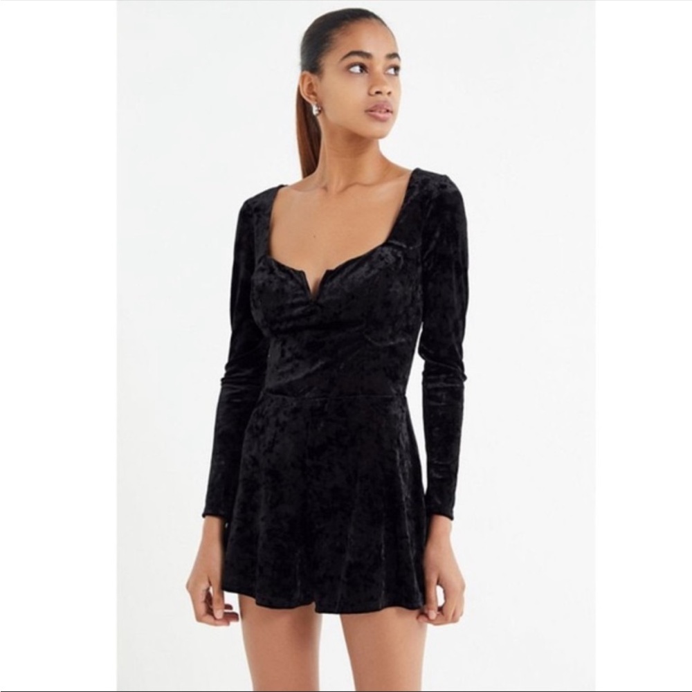 NWT UO Crushed Velvet V-Notch Long Sleeve Romper